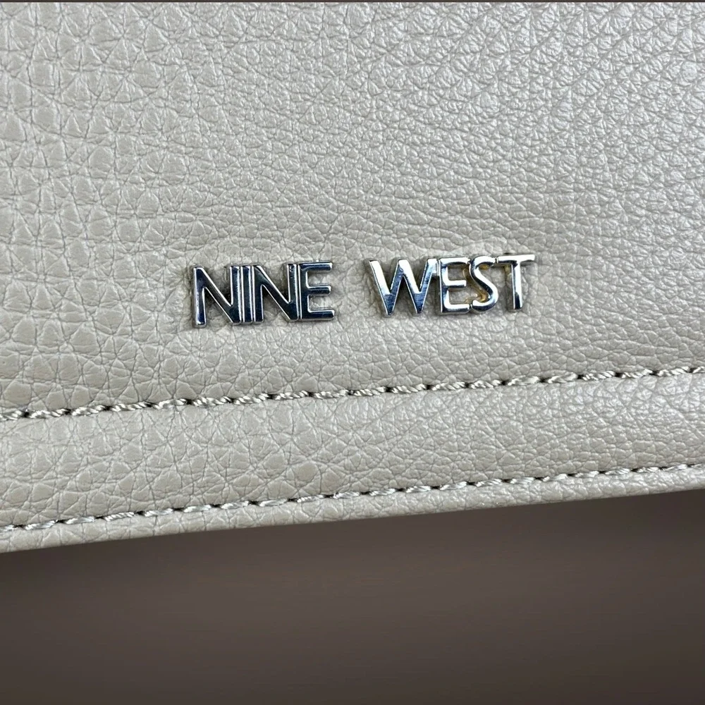 Nine West Crossbody Wallet Clutch Taupe Faux Pebble Leather Organizer‎ Bag